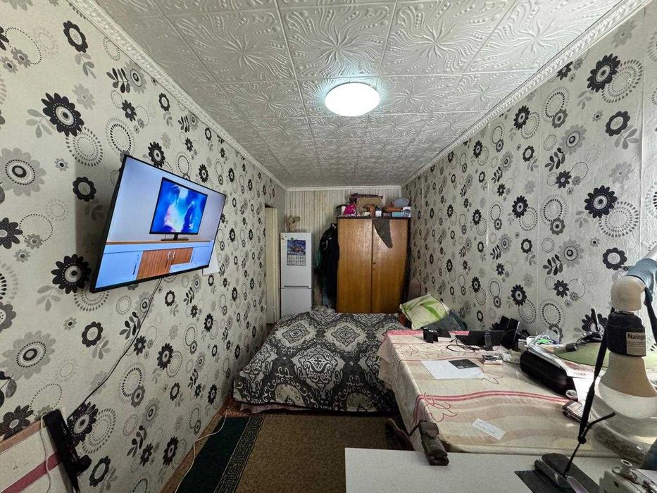 S Продам 2-х ком по Республике ( 1 мкр) , 1/5 этаж, неугловая - Widok 4