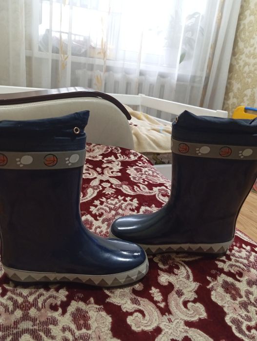 Продам резиновые сапоги