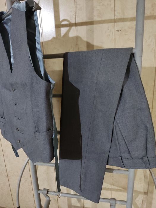 Костюм мужской продам