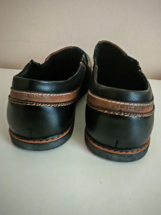 Pantofi mărimea 42 noi  din piele naturala de culoare negra