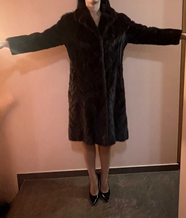 Кафяв Визон, запазен и стилен. Дълго палто с цели кожи