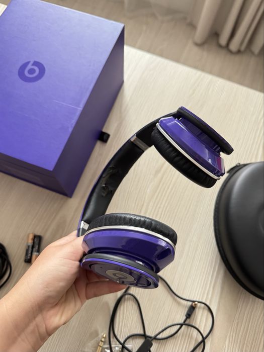 Наушники Beats.