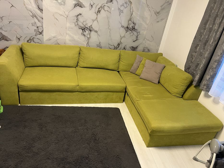 Ъглов зелен диван