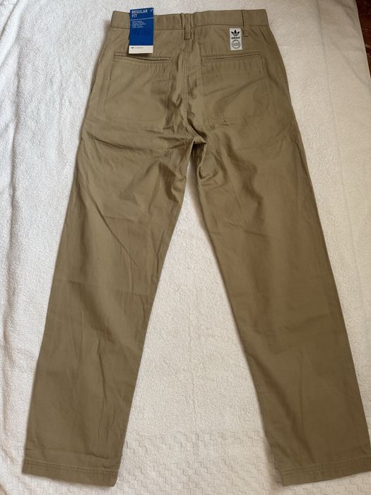 Vand pantaloni barbati
