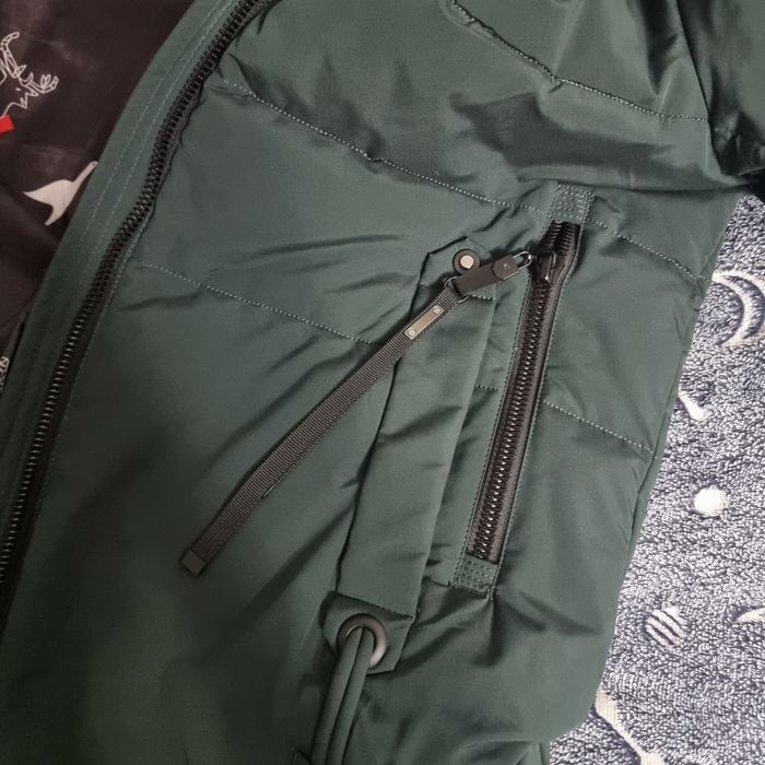 Зимняя куртка в идеальном состоянии