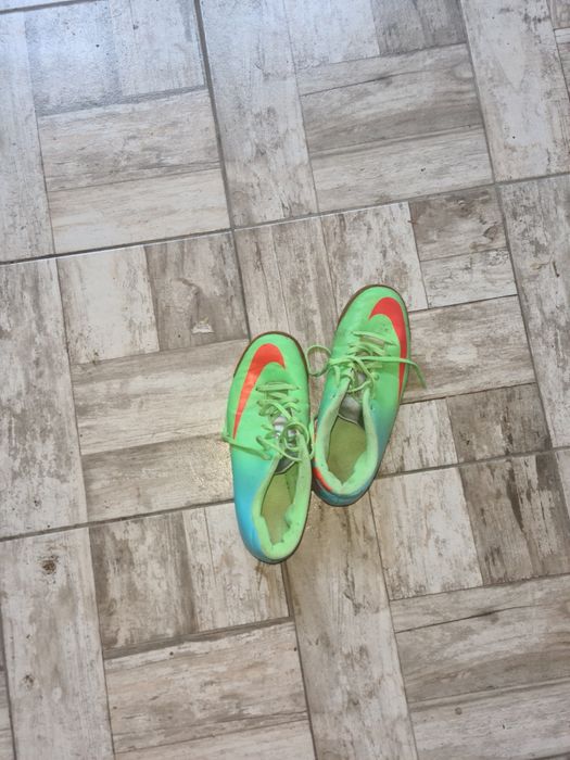 Vand adidasi de fotbal Nike Mercurial