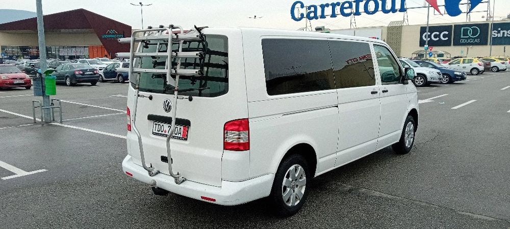 Volkswagen Transporter Caravelle 8locuri 2.0Tdi, model lung, adus de 2