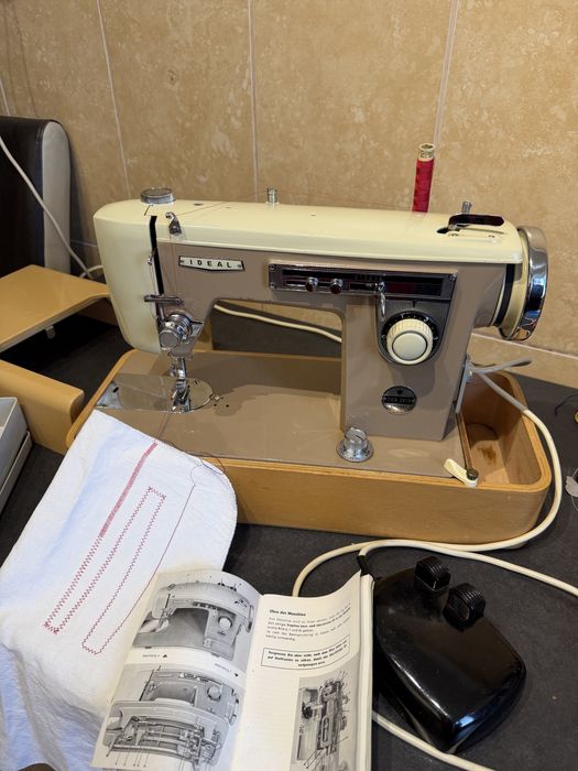 Masina de cusut festonat Ideal coase la gros