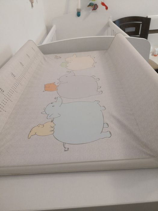 Твърда подложка за повиване на бебе