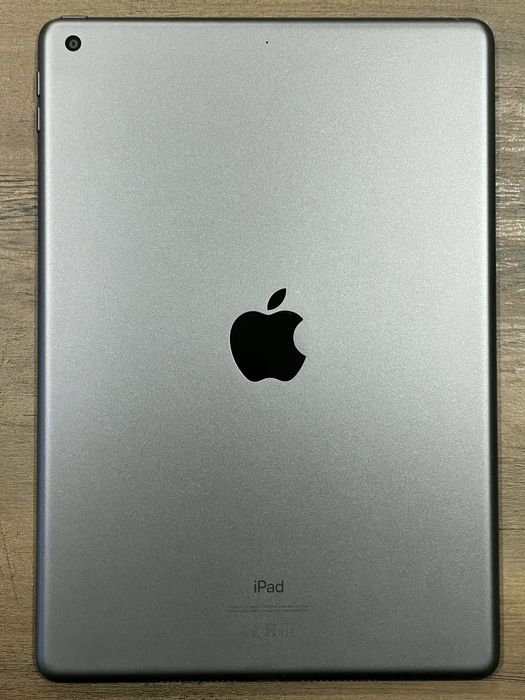 iPad 8th Gen. 32 GB + cablu + husă (A2270)