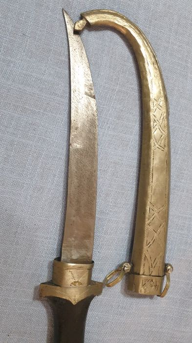 Кумая и Старинен кинжал.