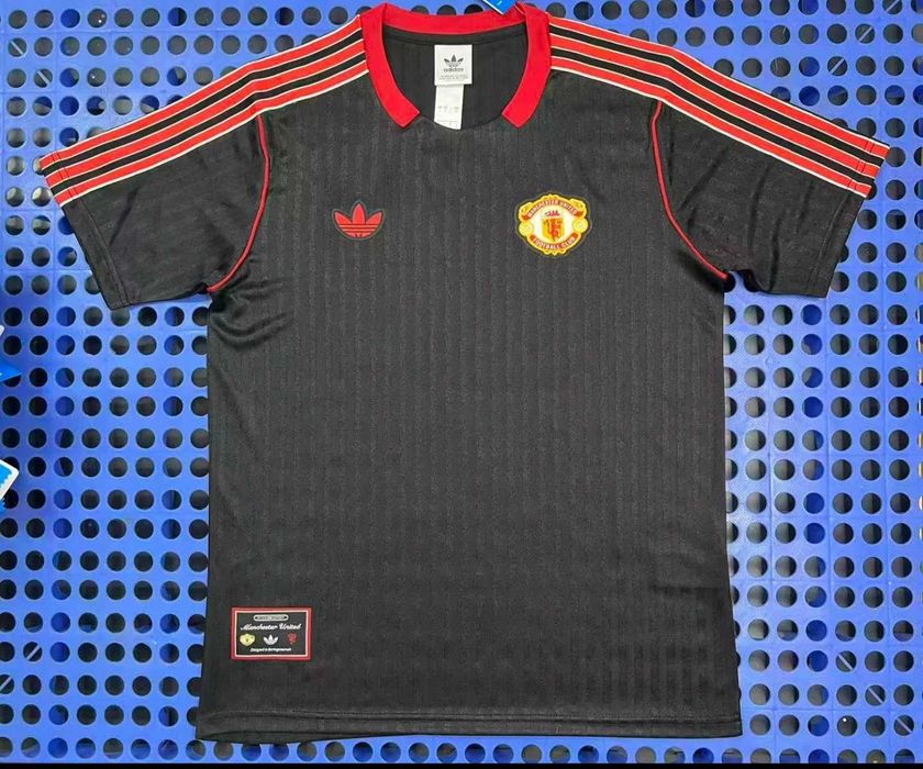 Футболни тениски на Манчестър Юнайтед / Manchester United