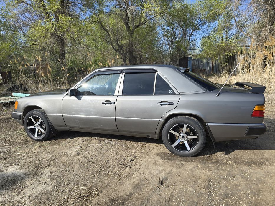 Продам Mercedes W124.