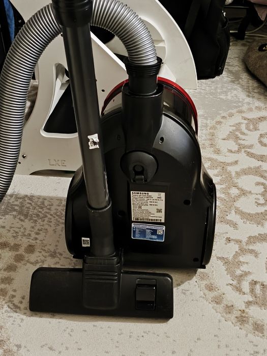 Пылесос Samsung SC18M210VR