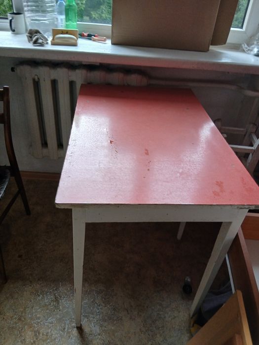 Стол и 4 табуретки. Б/у. Алматы срочно
