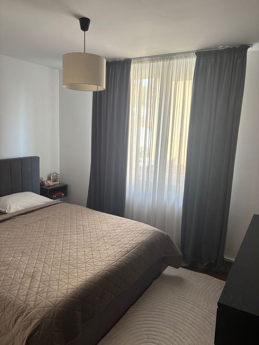 Apartament cu 3 camere de închiriat