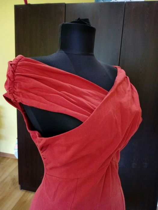 Невероятна рокля Asos