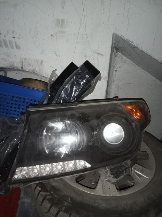 Продам фару крузак 200