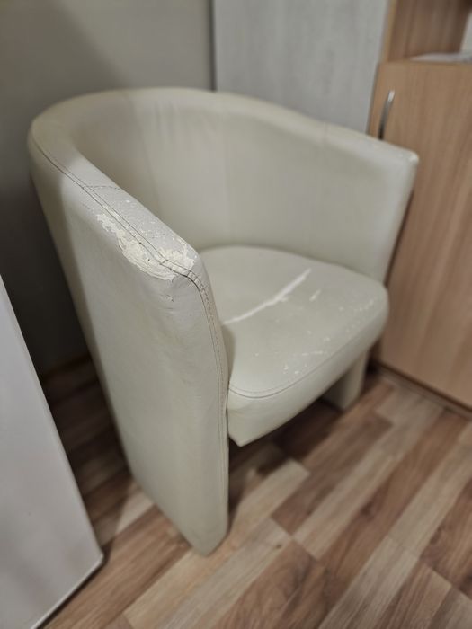 Подарявам фотьойл (повредена тапицерия)