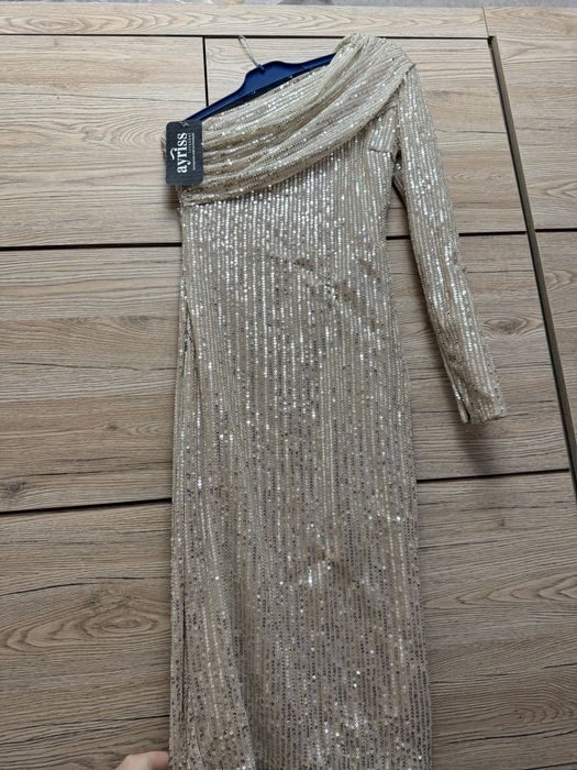 Платья новые от 2,5к