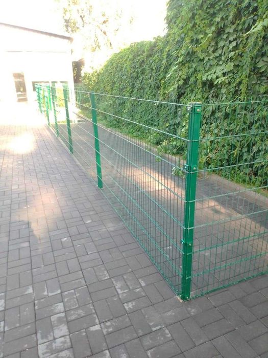 Забор из ограждений 3 д панелей