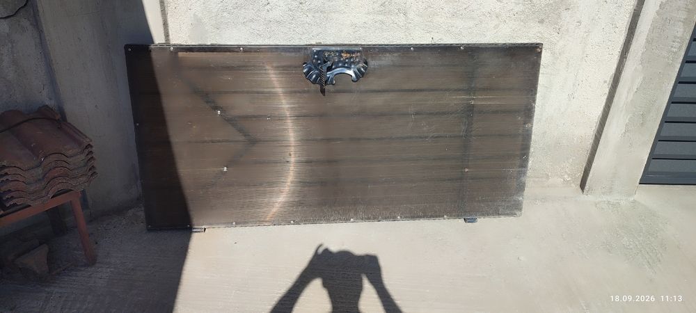Vând poartă pietonală exterioară, dimensiuni L 185cm, lățime 87cm.Pret 600ron.Stare utilizat.