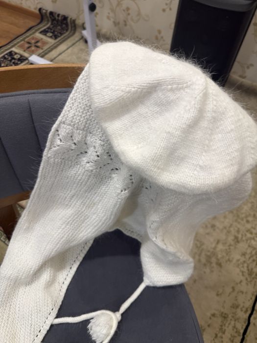 Продается набор: берет с шарфом (ангора, шерсть)