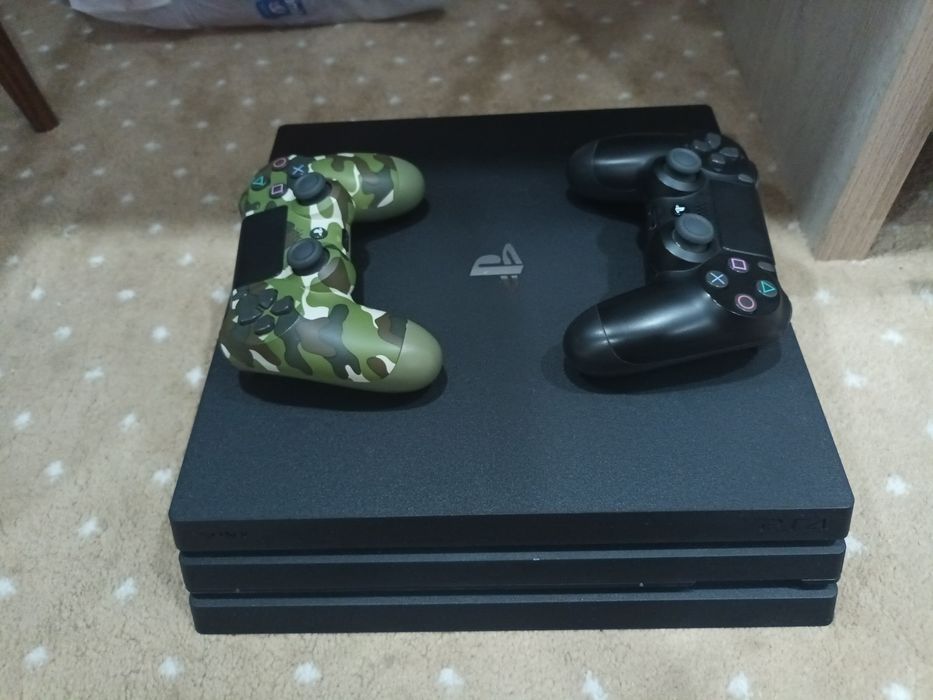 Playstation 4 pro с официальноми дисками и играми