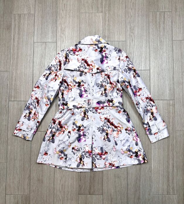 Дамско палто Guess - размер M, отлично състояние