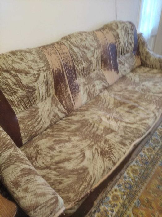 Vand canapeaua folosita