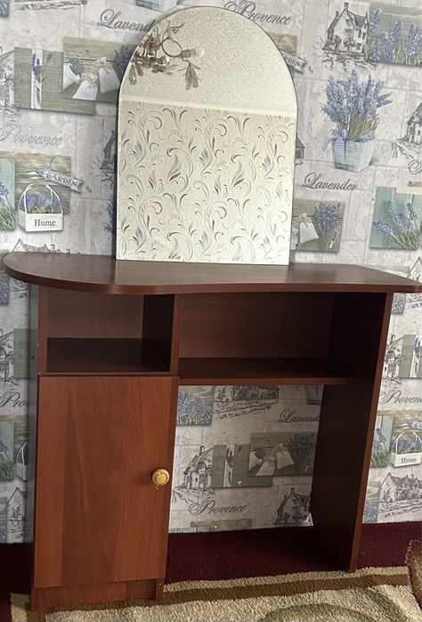 Продам туалетный столик