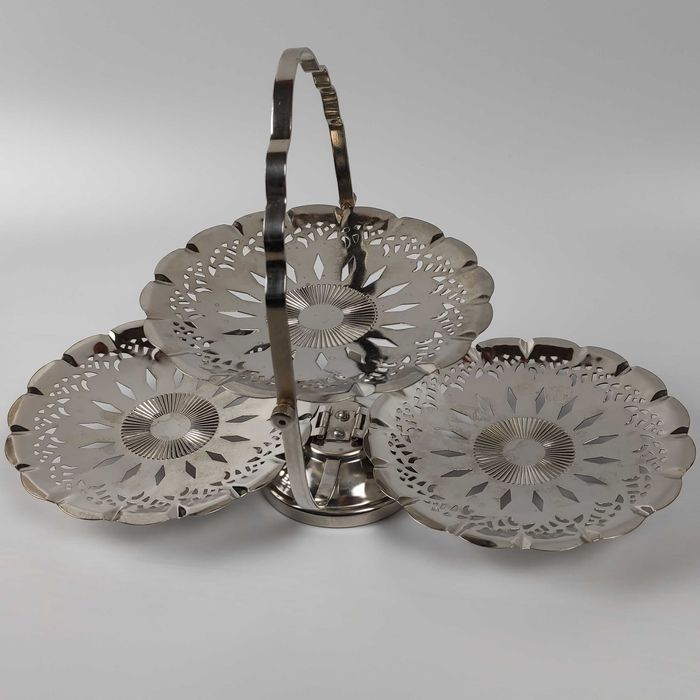 Сгъваема поставка за сладки