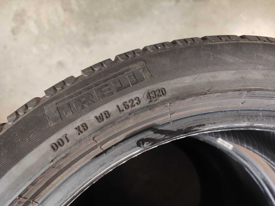 2бр.зимни гуми 235/45/18 Pirelli