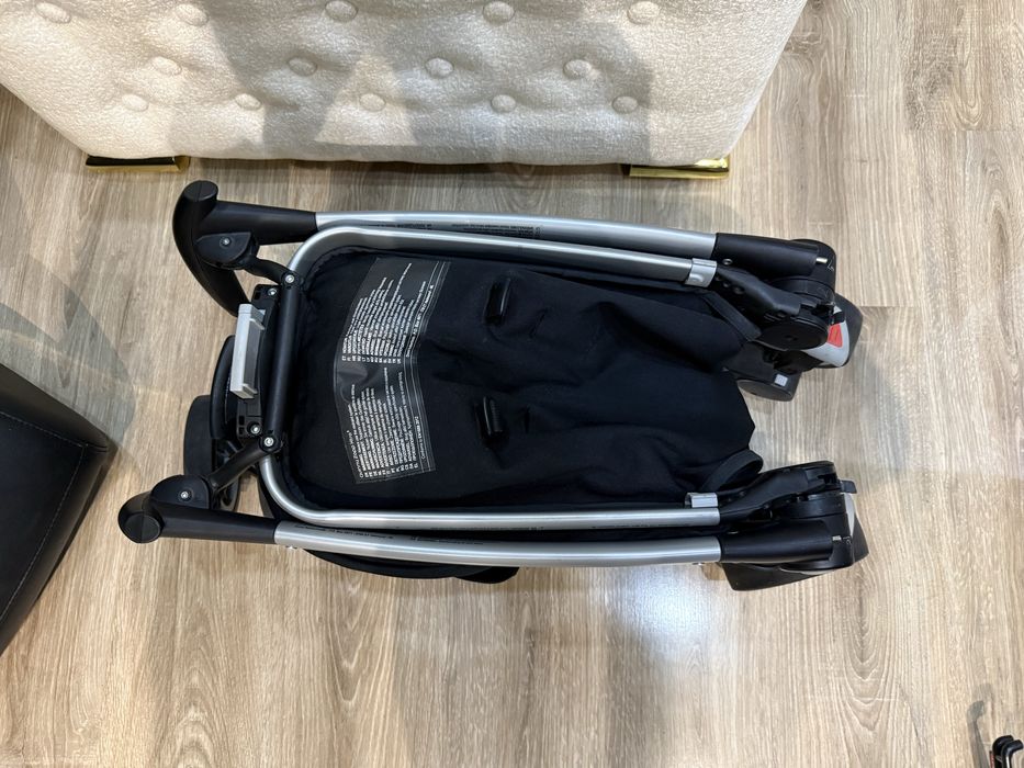 * Quiny детская 3-х колесная коляска в хорошем состоянии не дорого!