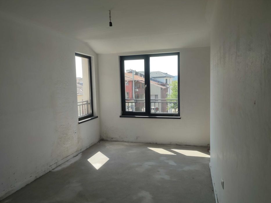 Тристаен тухлен апартамент - Ново строителство