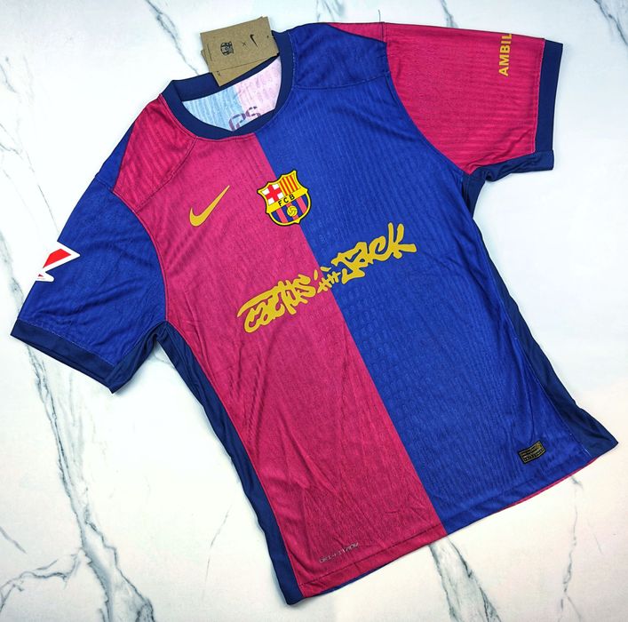 Тениска на Барселона и Травис Скот (домакинска)