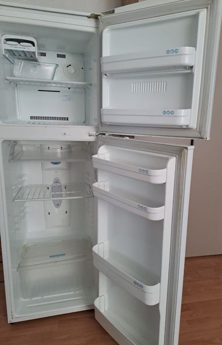 Холодильник с доставкой продам
