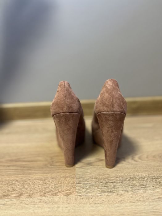 Велурени платформи / обувки с висок ток