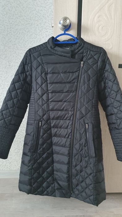 Тонкий пуховый плащ