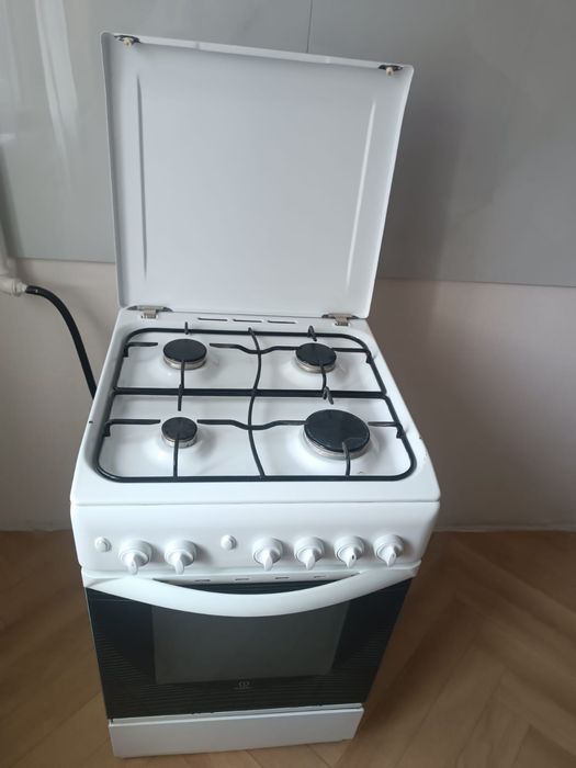 Продам плиту индезит
