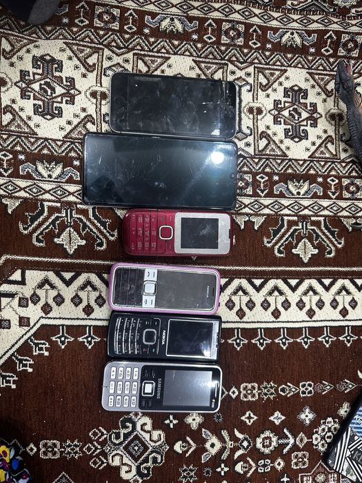 Продаю телефоны на запчасти