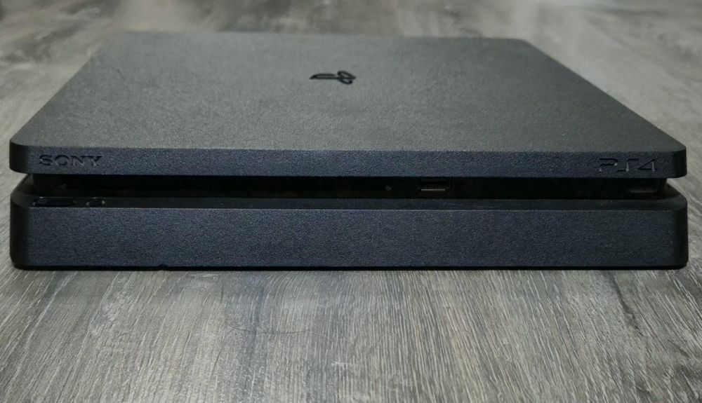 Конзола PlayStation 4  1TB