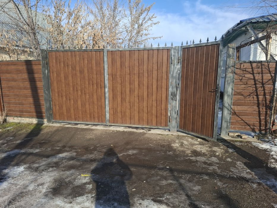 Продам дом в центре посёлка.