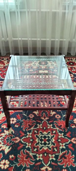 Продам диван кресло столик.