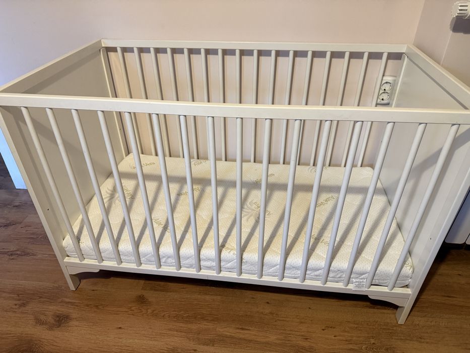 Чисто ново креватче / бебшка кошара