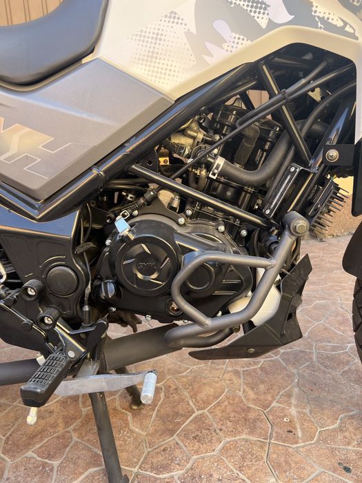 Motocicleta Adventure Sym NHT 200cc / 1000km / 2023 /ABS