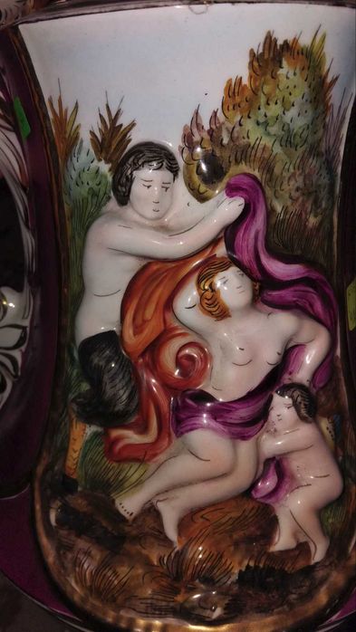 Порцеланова ваза -CAPODIMONTE . Символ на Италианското искуство