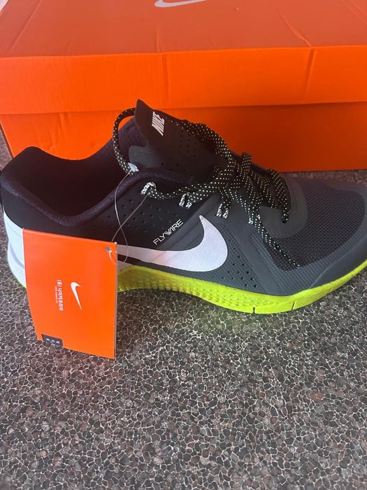 Продам кроссовки мужские