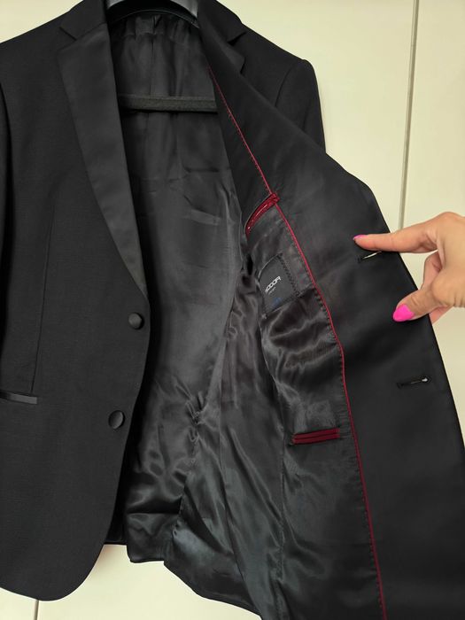 Официален черен мъжки костюм