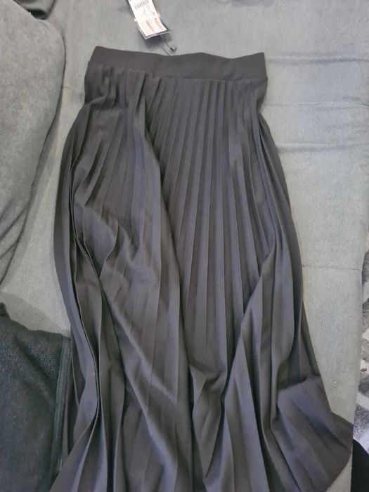 Плесирана дълга пола